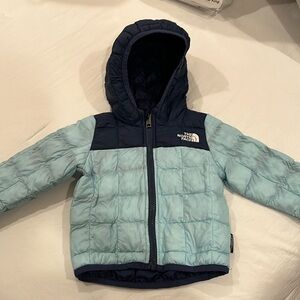 6-12 month North Face Thermoball - excellent condition!